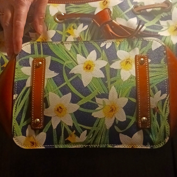 Dooney & Bourke large drawstring bag with matching wrist wallet - Picture 3 of 13